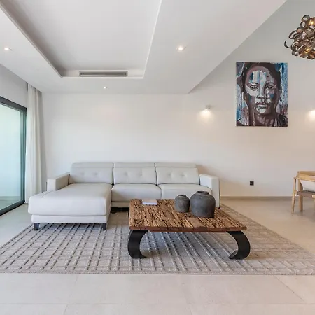 Luxury Townhouse 에스테포나